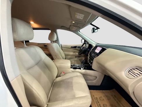 Used 2018 Nissan Pathfinder SV w/ SV Tech Package image 30