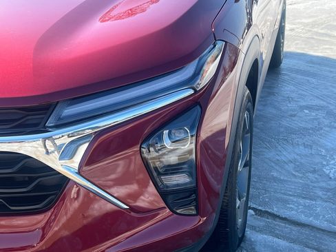 Used 2025 Chevrolet Trax LT w/ Driver Confidence Package image 4