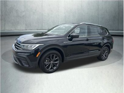 Used 2023 Volkswagen Tiguan SE w/ Panoramic Sunroof Package