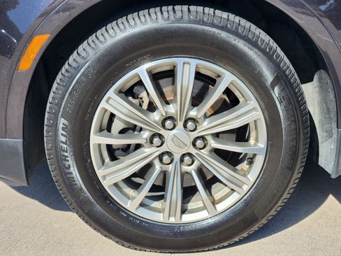 Used 2018 Cadillac XT5 Luxury w/ Driver Awareness Package FWD image 7