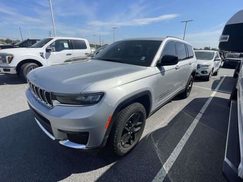 Used 2021 Jeep Grand Cherokee L Laredo w/ Luxury Tech Group I image 7