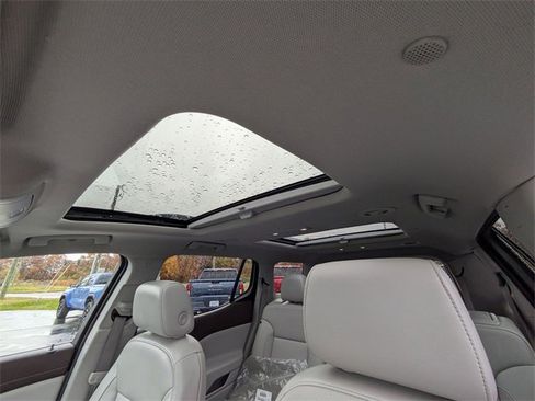 Used 2020 GMC Acadia SLT w/ LPO, Floor Liner Package image 28