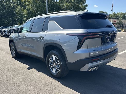 Used 2026 Chevrolet Traverse LT w/ Driver Confidence Package FWD image 5