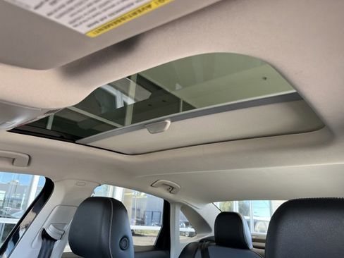 Used 2025 Volkswagen Jetta SE image 12