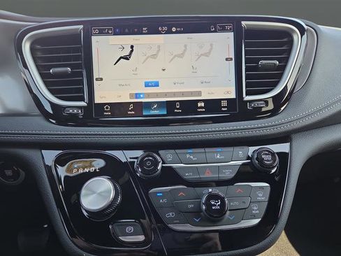 New 2026 Chrysler Pacifica Select image 8