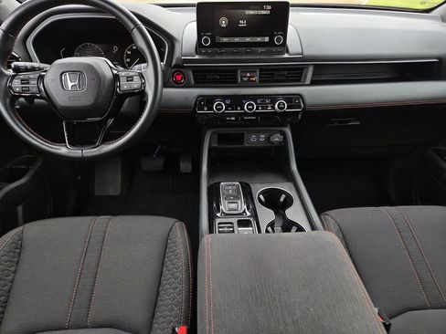 Used 2025 Honda Pilot Sport image 9