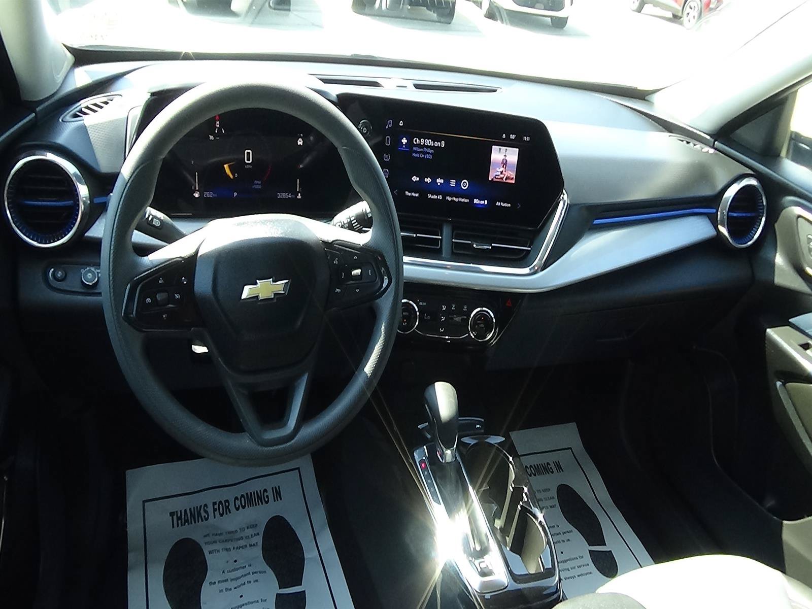 Used 2025 Chevrolet Trax LT FWD image 13