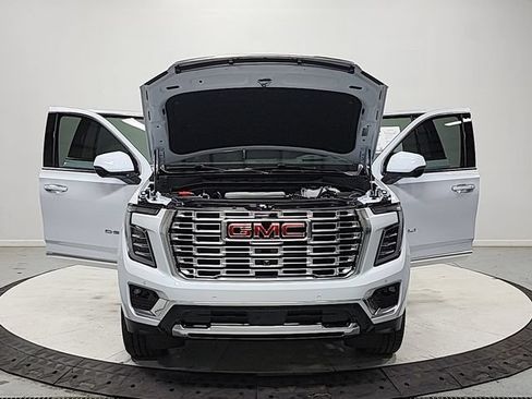 Used 2026 GMC Yukon XL Denali w/ Sun & Power Step Package AWD/4WD image 10