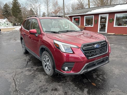 Used 2023 Subaru Forester Premium image 2