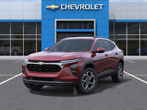 Used 2025 Chevrolet Trax LT FWD image 6