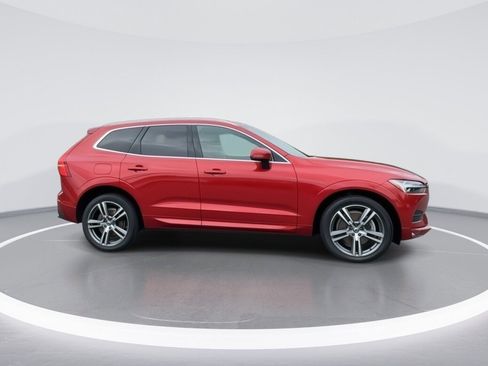 Used 2021 Volvo XC60 T6 Momentum w/ Premium Package image 8