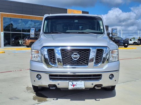 Used 2013 Nissan NV 3500 SL w/ Technology Pkg RWD image 4