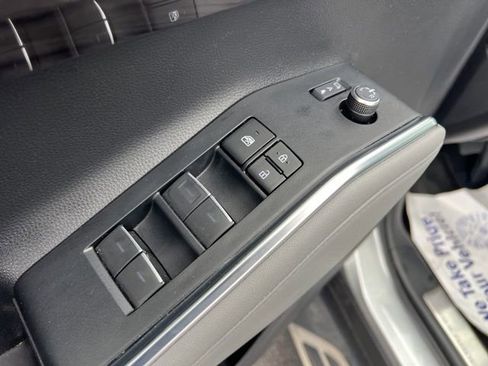 Used 2023 Toyota Highlander Platinum image 30