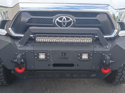 Used 2012 Toyota Tacoma 4x4 Double Cab w/ TRD Off-Road Pkg image 11