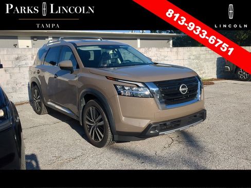 Used 2023 Nissan Pathfinder Platinum w/ Cargo Package FWD image 5
