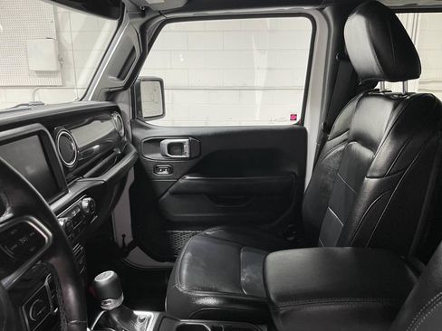 Used 2019 Jeep Wrangler Unlimited Sahara AWD/4WD image 14