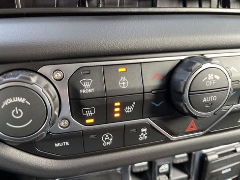 New 2026 Jeep Gladiator Mojave image 5