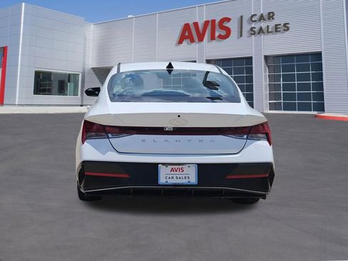 Used 2025 Hyundai Elantra SEL FWD image 5