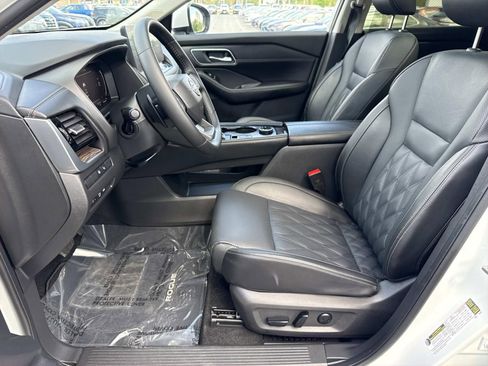Used 2025 Nissan Rogue Platinum w/ Platinum Premium Package AWD/4WD image 29