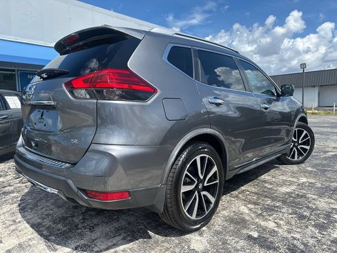 Used 2017 Nissan Rogue SL w/ SL Premium Package FWD image 2
