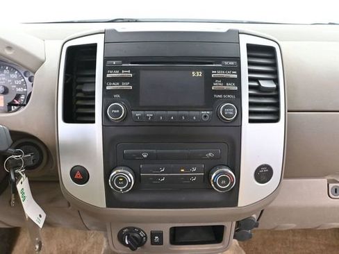 Used 2014 Nissan Frontier SV AWD/4WD image 27