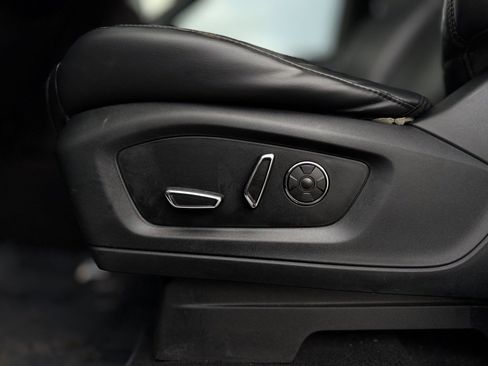 Used 2020 Ford Explorer Platinum w/ Premium Technology Package image 23