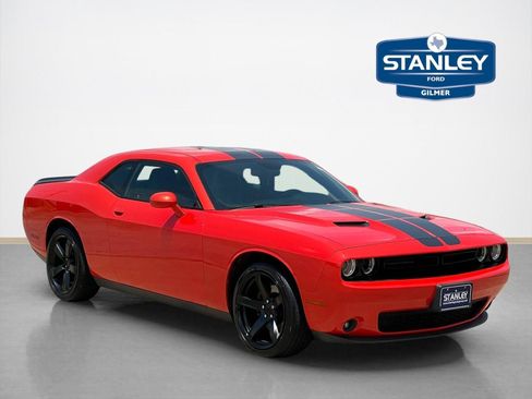 Used 2017 Dodge Challenger SXT Plus RWD image 1