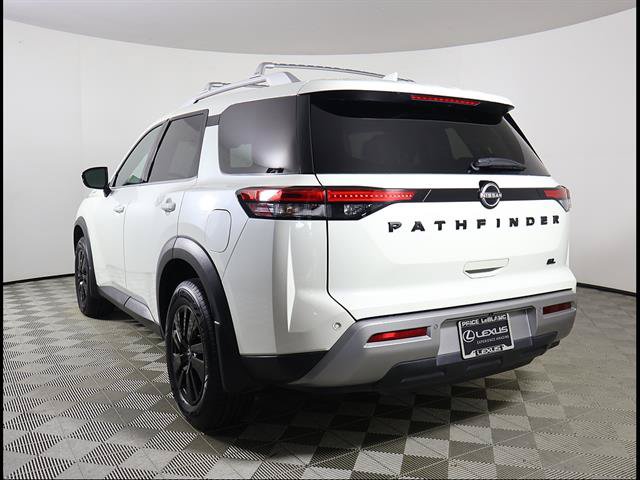 Used 2023 Nissan Pathfinder SL FWD image 4