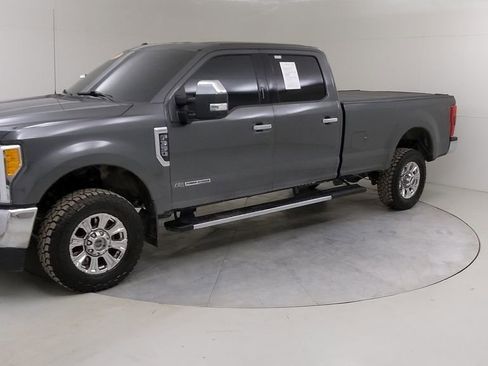 Used 2017 Ford F350 Lariat w/ Chrome Package image 20