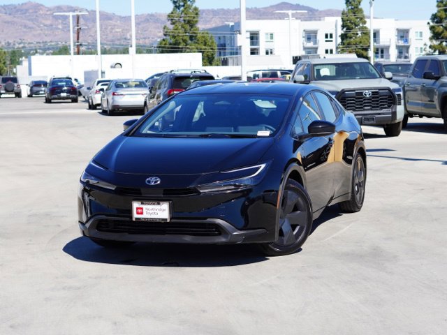 Certified 2025 Toyota Prius LE FWD image 5