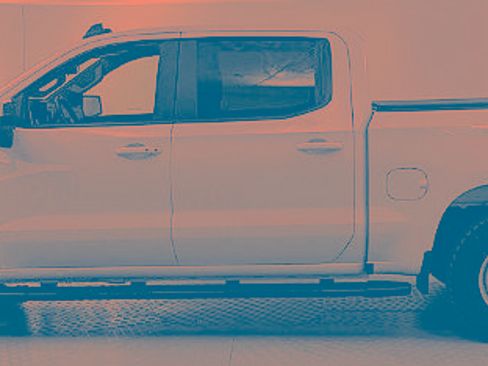 Used 2023 Chevrolet Silverado 1500 LT AWD/4WD image 5