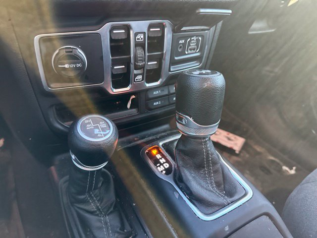 Used 2024 Jeep Wrangler Unlimited w/ Convenience Group AWD/4WD image 19