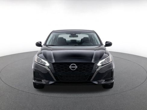 Used 2025 Nissan Altima 2.5 SV FWD image 2