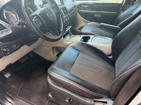 Used 2019 Dodge Grand Caravan SXT FWD image 10