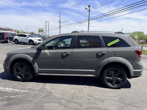 Used 2019 Dodge Journey Crossroad FWD image 3
