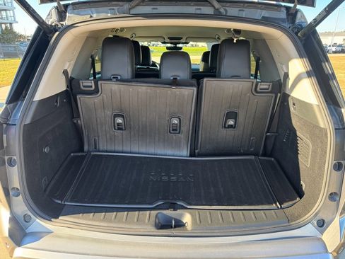 Used 2023 Nissan Pathfinder SL image 32