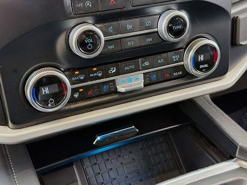 Used 2024 Ford Expedition XLT image 37