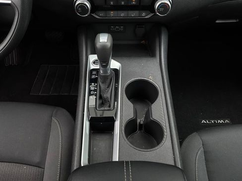 Used 2025 Nissan Altima 2.5 SV FWD image 13