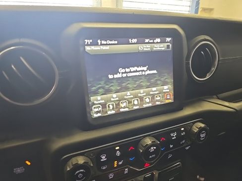 Used 2018 Jeep Wrangler Unlimited Sahara image 6