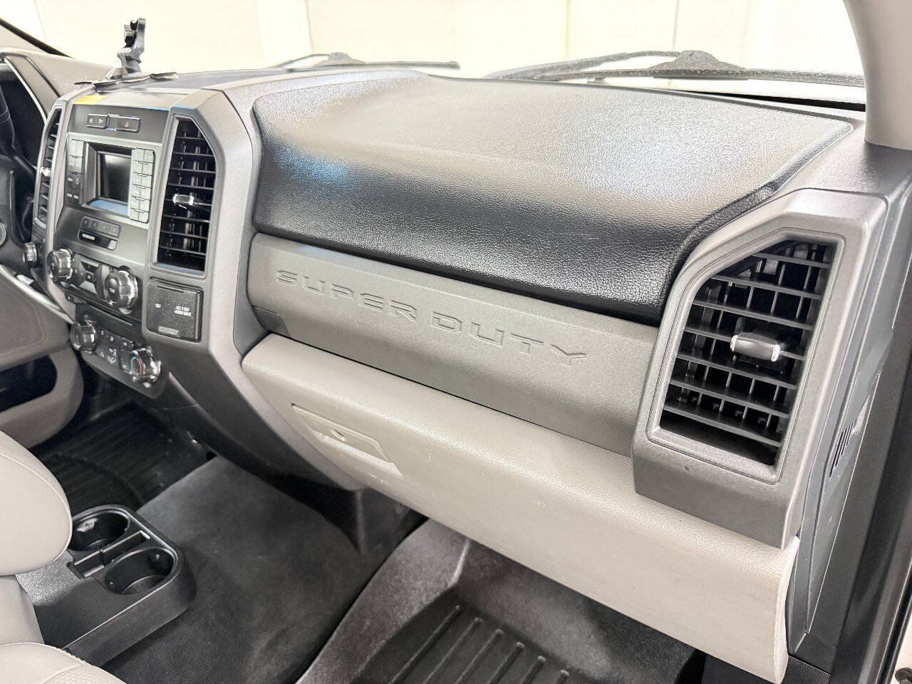 Used 2018 Ford F550 4x4 Regular Cab Super Duty image 42