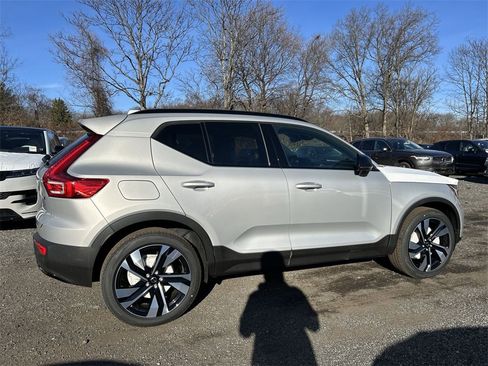 New 2025 Volvo XC40 B5 Plus w/ Climate Package image 9