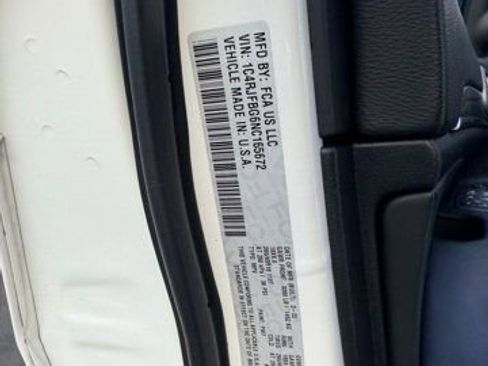 Certified 2022 Jeep Grand Cherokee Limited image 17