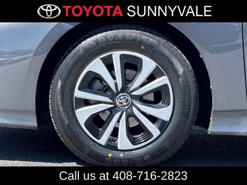 Used 2019 Toyota Prius Prime Premium w/ Preferred Accessory Package FWD image 12