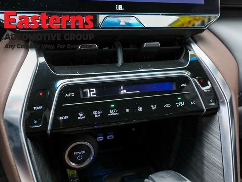 Used 2023 Toyota Venza XLE image 20