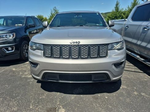 Used 2021 Jeep Grand Cherokee Laredo X AWD/4WD image 2