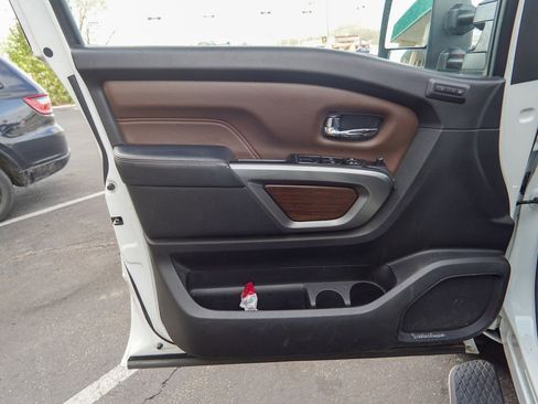 Used 2017 Nissan Titan XD AWD/4WD image 17