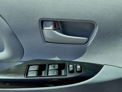 Used 2014 Toyota Sienna LE FWD image 20