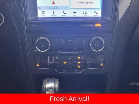 Used 2017 Ford Explorer XLT w/ Equipment Group 202A AWD/4WD image 22