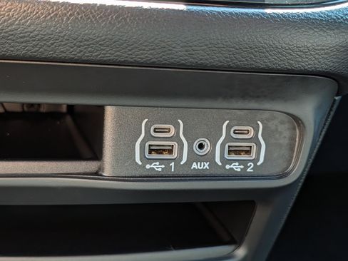 Used 2025 Chrysler Pacifica Select FWD image 33