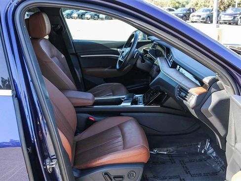 Used 2022 Audi e-tron Premium Plus w/ Premium Plus Package image 18